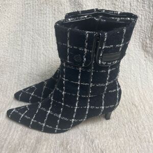 Newport News Fabric Tweed Black & white Booties  faux leather trims SZ10M